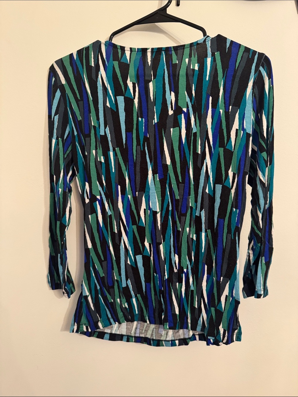 Cable & Gauge Teal, Blue, Black & White Twist-Front V-Neck Blouse Box 006 - Picture 4 of 6